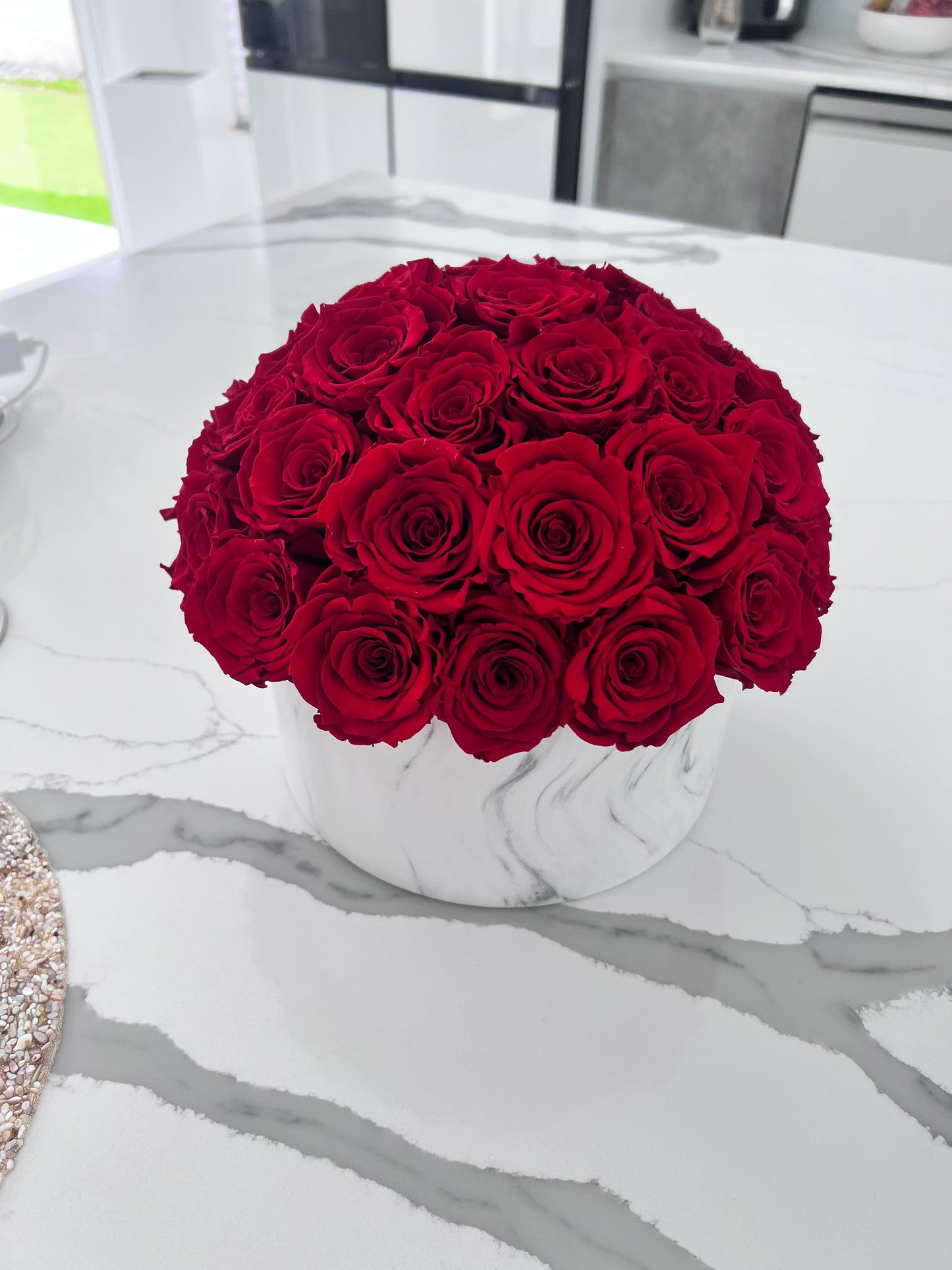 marble round vases